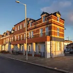 Contemporary 2 Bed Apartment -Belfast East Village