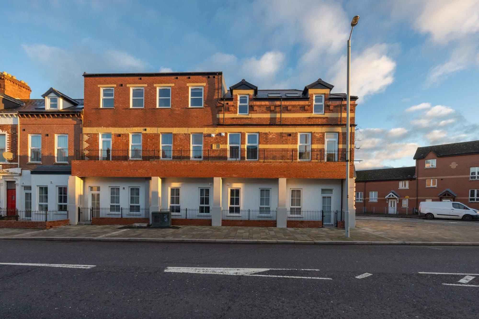 Contemporary 2 Bed -belfast East Village *