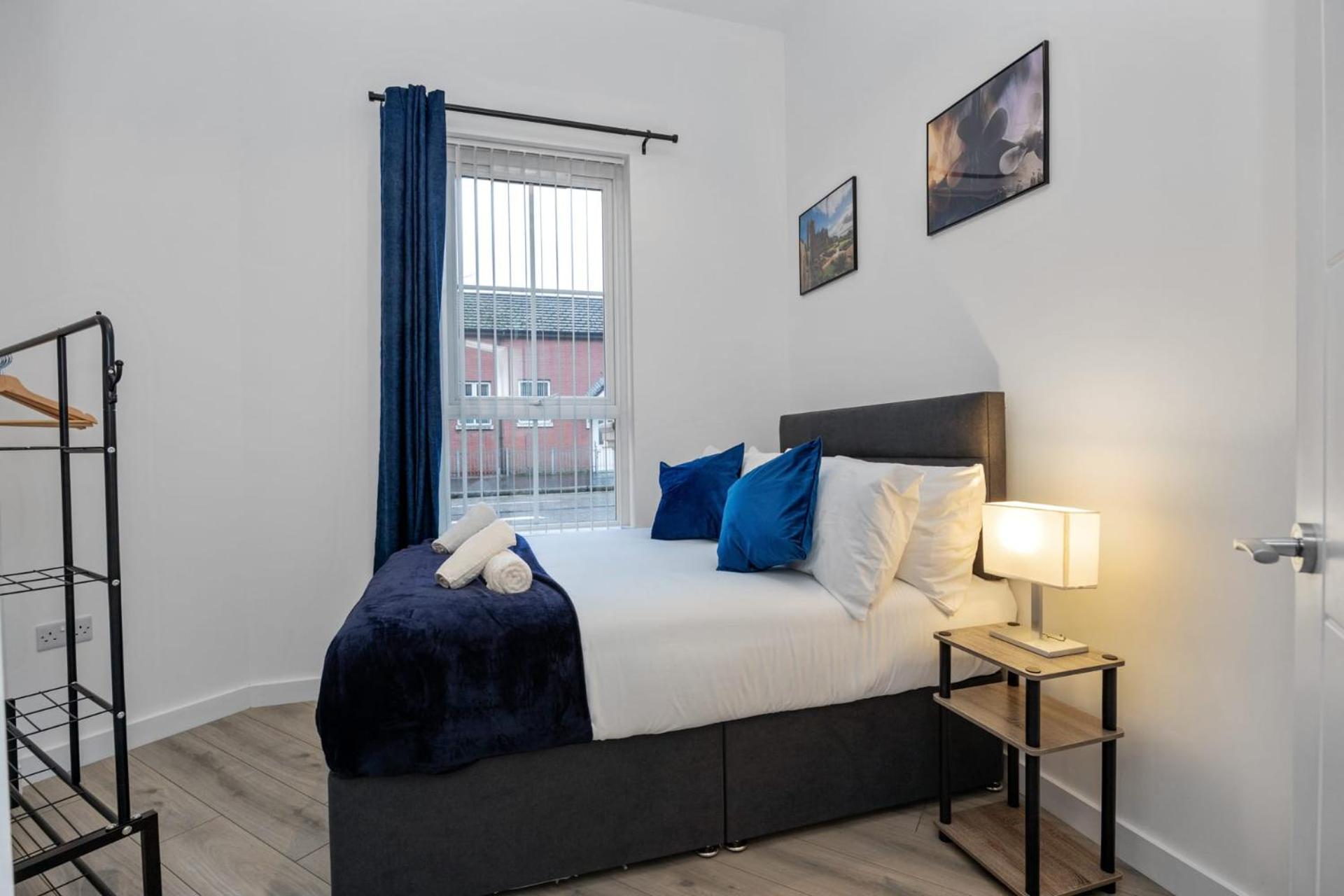 Contemporary 2 Bed -belfast East Village Apartment *