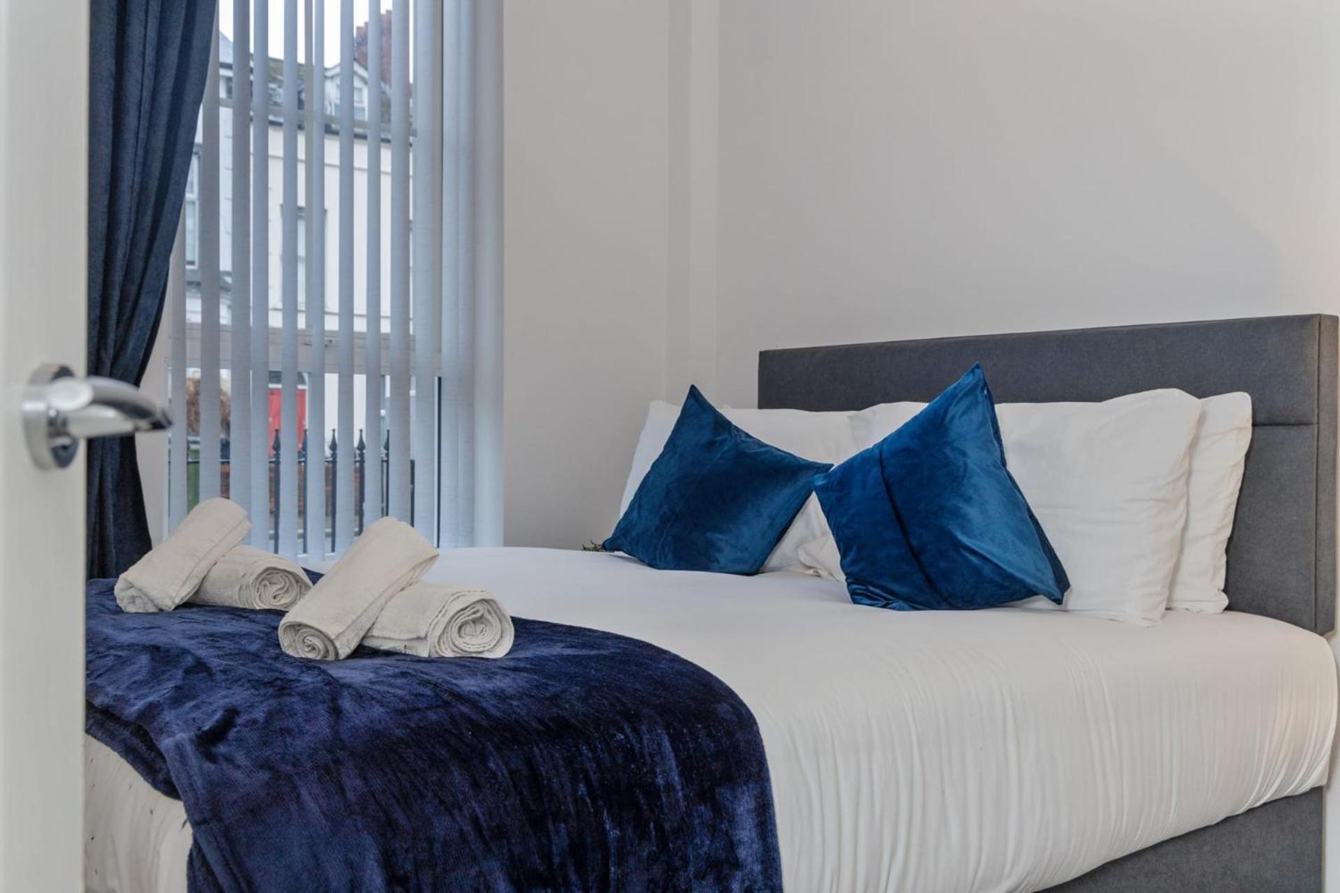 Contemporary 2 Bed -belfast East Village Belfast