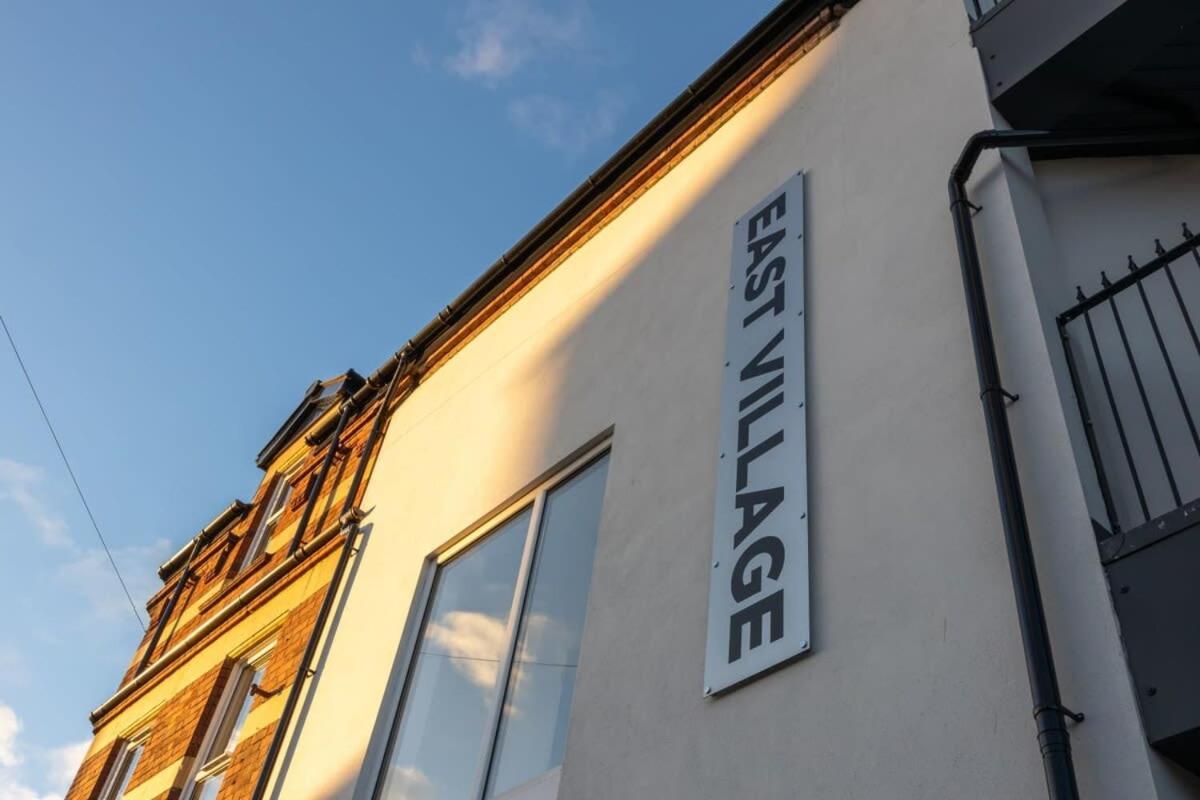 Contemporary 2 Bed -belfast East Village Apartment