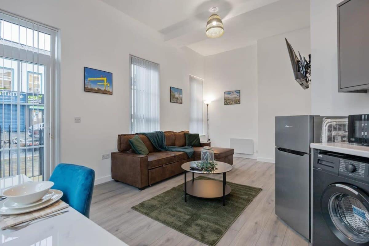 Contemporary 2 Bed -belfast East Village Apartment