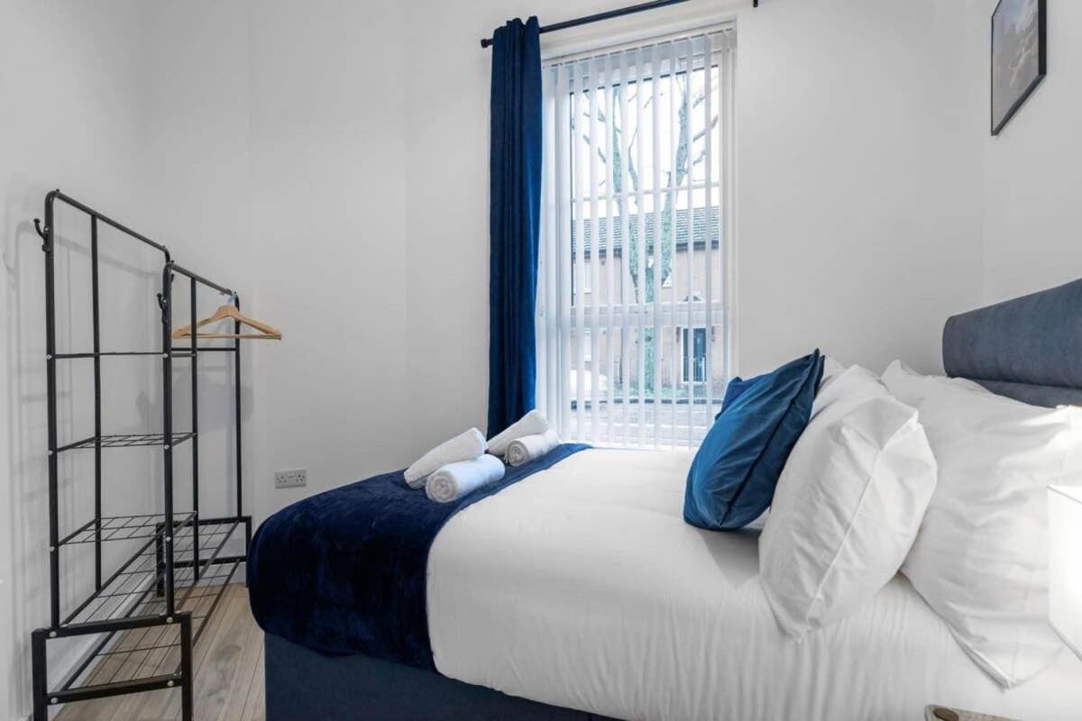 Contemporary 2 Bed -belfast East Village Apartment Belfast