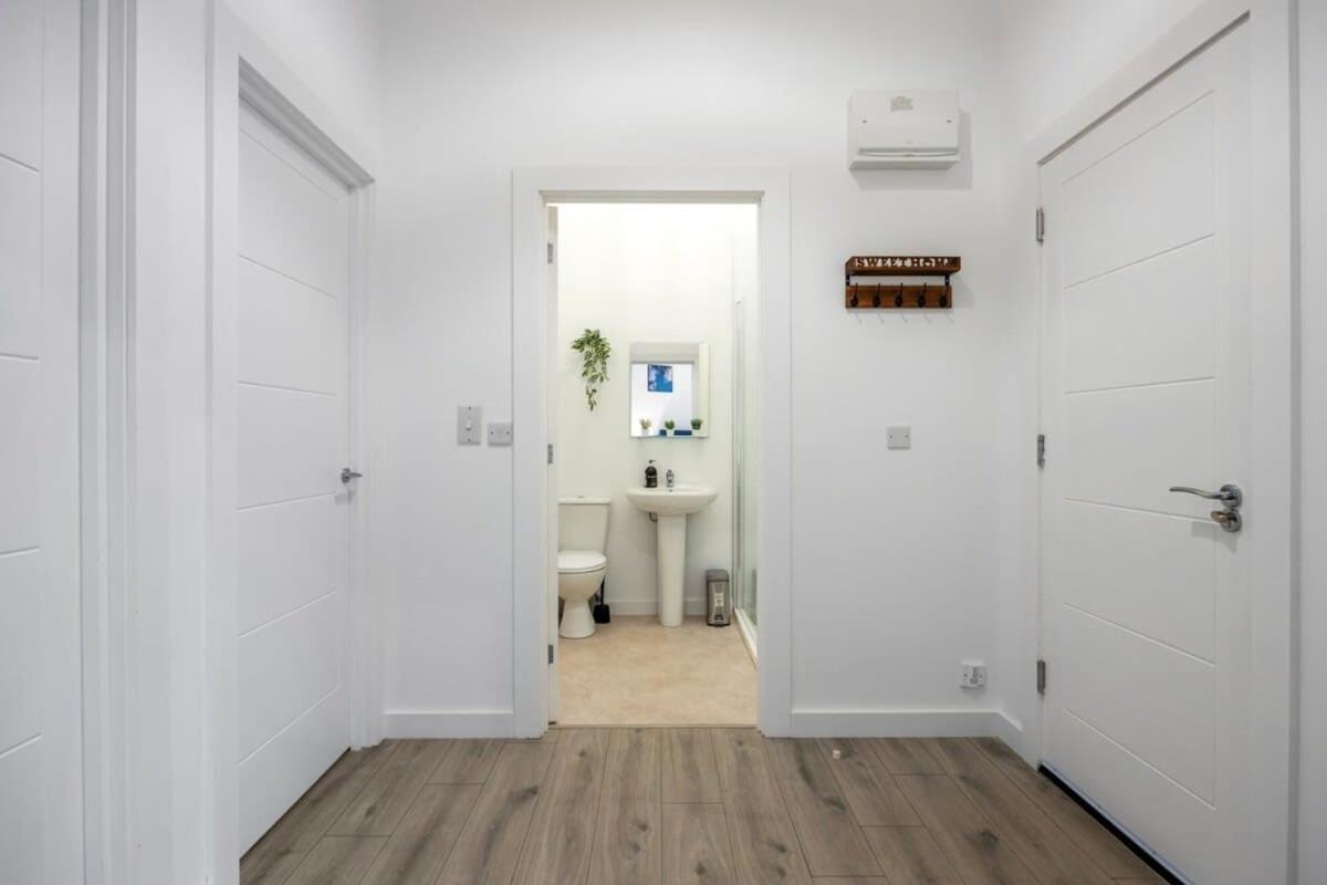 Contemporary 2 Bed -belfast East Village * Belfast