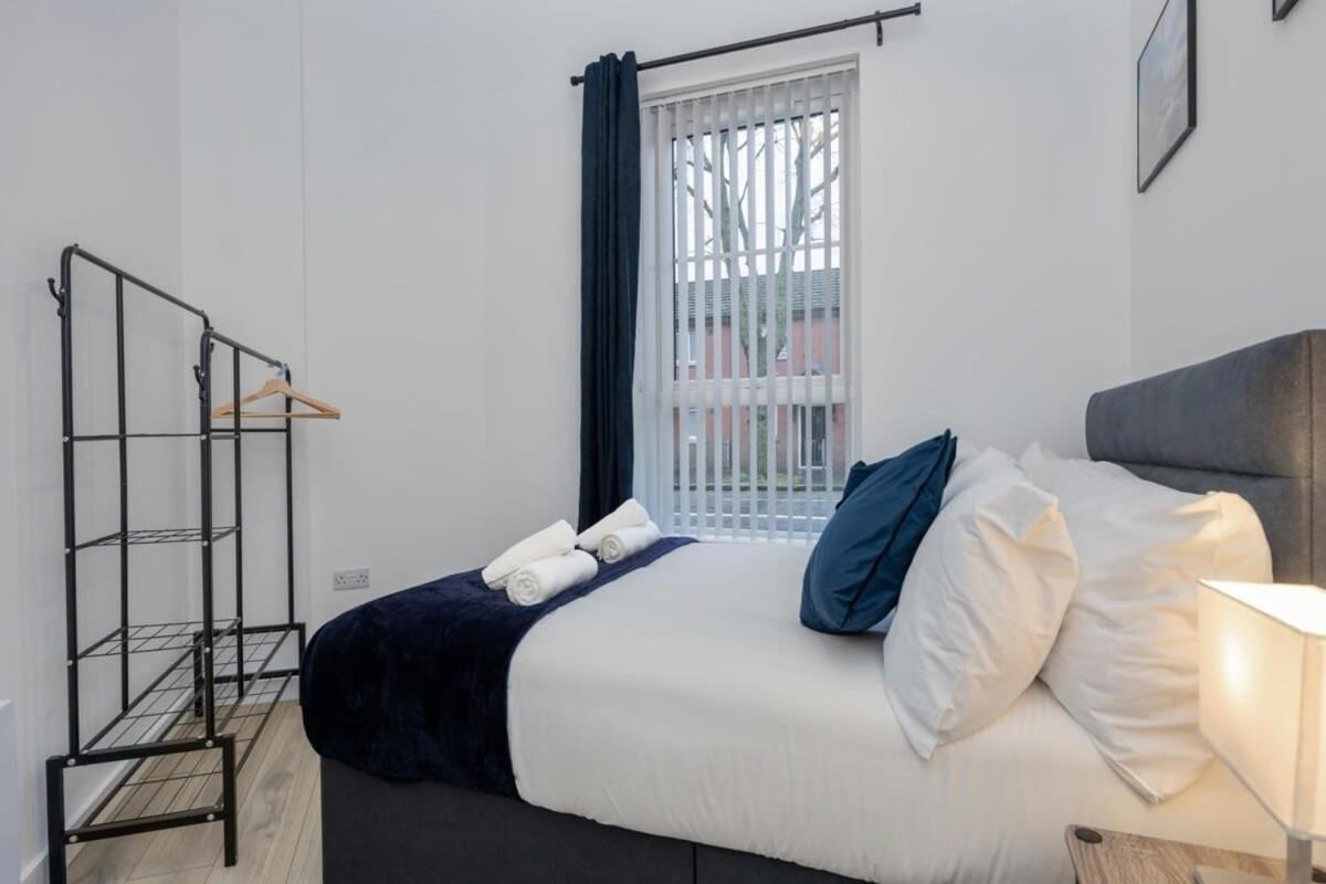 Contemporary 2 Bed -belfast East Village Apartment