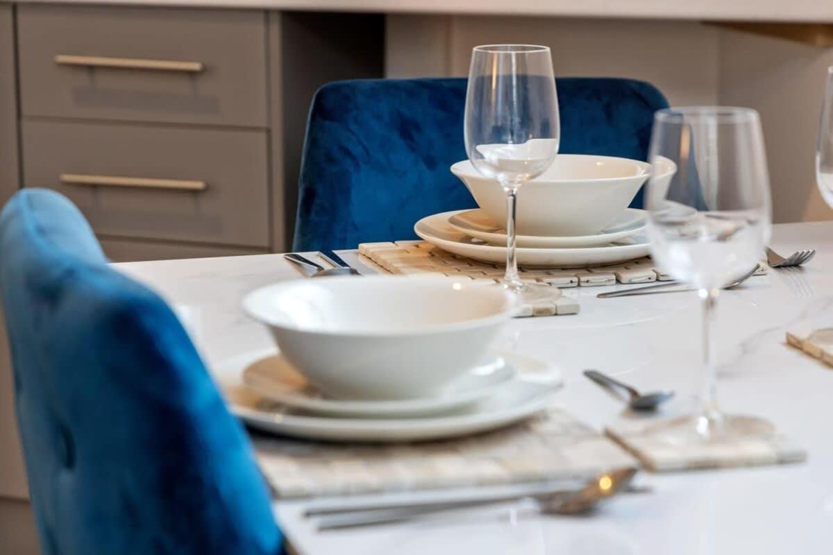 Contemporary 2 Bed -belfast East Village Belfast